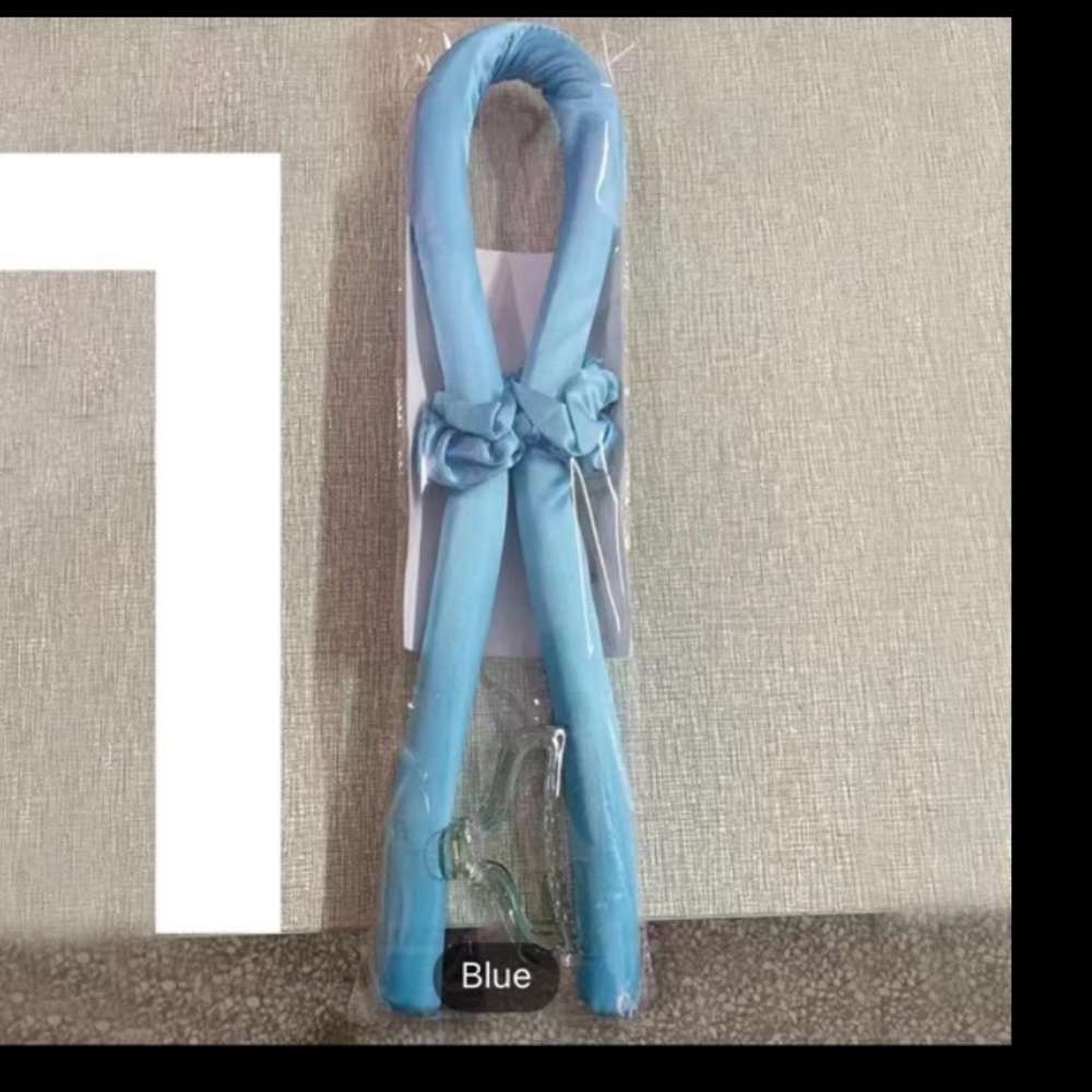 Heatless Curling Rod 4 Piece Overnight Curling Wrap Kit in Blue - Picture 2 of 5